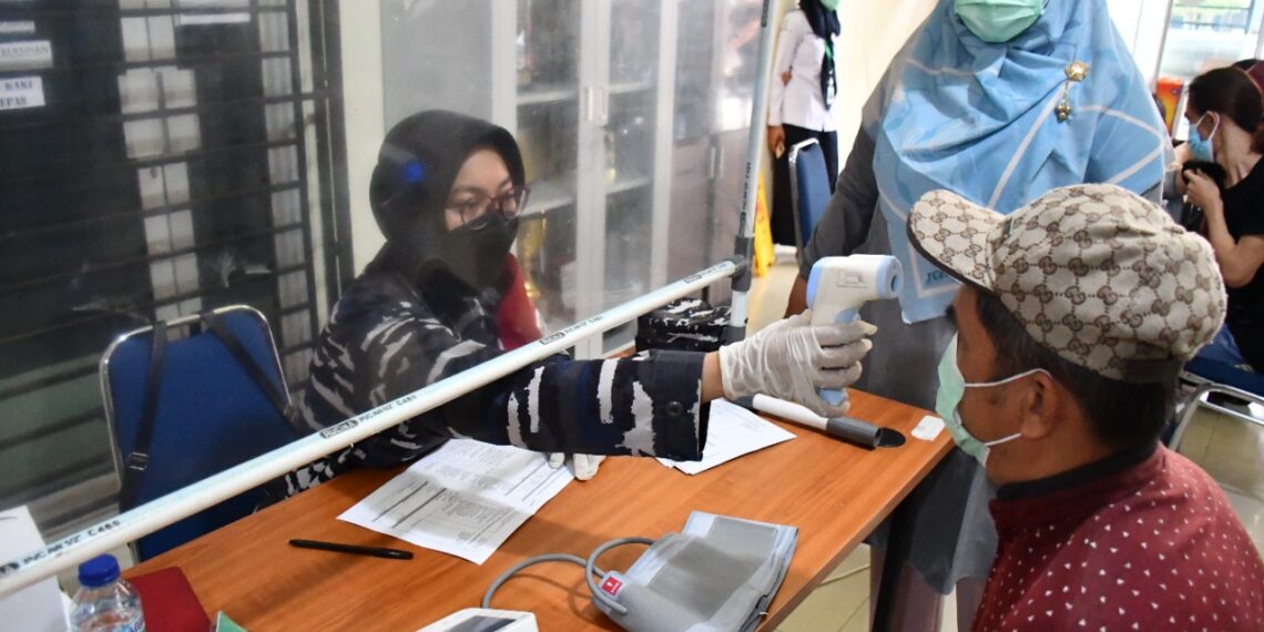 Danlantamal IV Kembali Tinjau Pelaksanaan Serbuan Vaksin Untuk Masyarakat Maritim ke 5 Kalinya