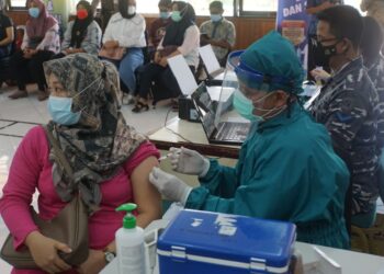 TNI AL Lantamal II Terus Gencar Lanjutkan Serbuan Vaksinasi Kepada Masyarakat