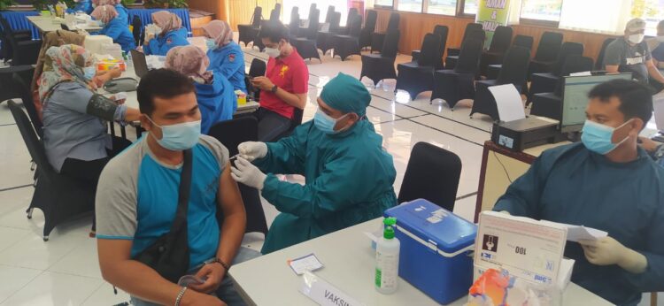 TNI AL Lantamal II Terus Gencar Laksanakan Serbuan Vaksinasi