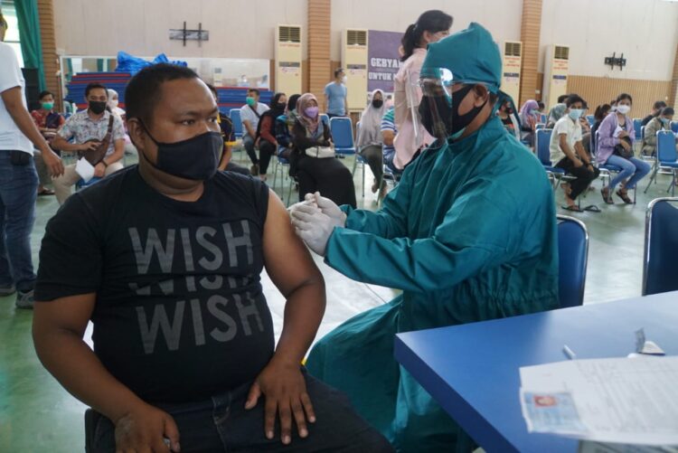 TNI AL Lantamal II, Kolaborasi Terus Lakukan Serbuan Vaksinasi Kepada Masyarakat Maritim