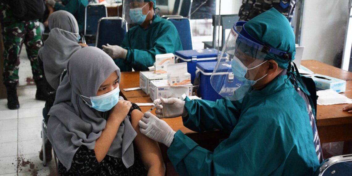 TNI AL Lantamal II Usai Liburan Idul Adha Kembali Dilanjutkan Serbuan Vaksinasi Masyarakat Maritim