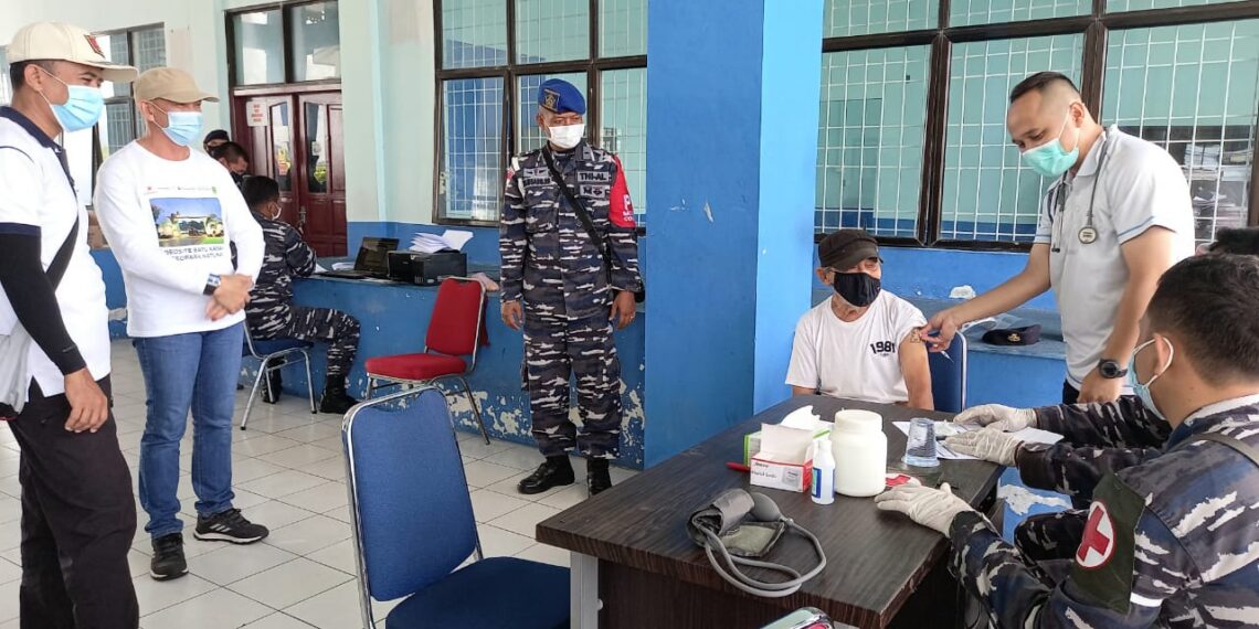 Lanal Ranai Pacu Upaya Tuntaskan Program Serbu, Vaksin ABK di Pelabuhan Tanjung Payung Penagi