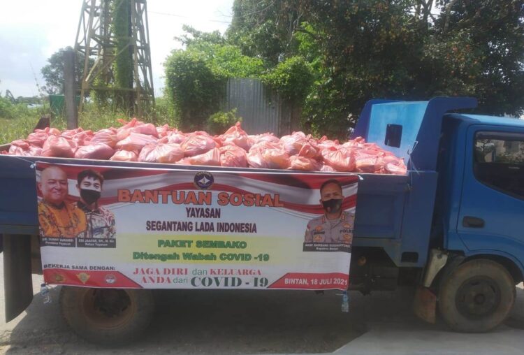 Secara Sembolis Edi Jaafar Serahkan Bantuan 600 Paket, Bahan Pokok kepada Kapolres Bintan