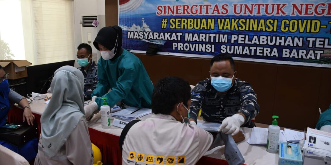 TNI AL Lantamal II, Kolaborasi Terus Lakukan Serbuan Vaksinasi Kepada Masyarakat Maritim