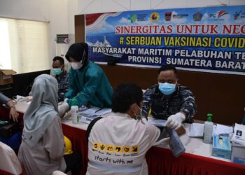 TNI AL Lantamal II, Kolaborasi Terus Lakukan Serbuan Vaksinasi Kepada Masyarakat Maritim