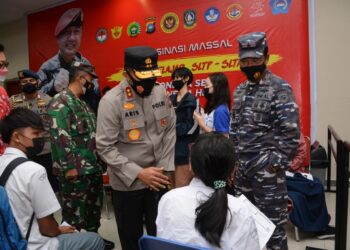 Danlantamal IV Tinjau Pelaksanaan Vaksin Covid-19 Untuk Pelajar Di Batam