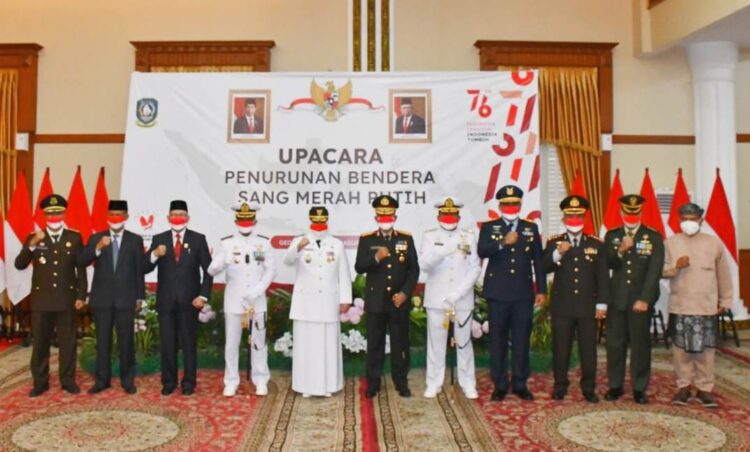 Tanpa Mengurangi Semangat Wadanlantamal IV Hadiri Upacara Penurunan Bendera Hut Ke-76 Ri Tingkat Provinsi Kepri
