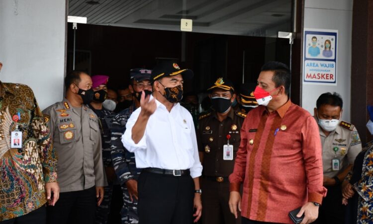 Danlantamal IV Sambut Kedatangan  Menko Bidang PMK RI Di Bandara RHF Tanjungpinang