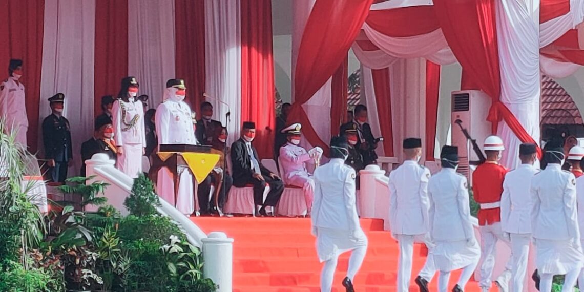 Tanpa Mengurangi Semangat Wadanlantamal IV Hadiri Upacara Penurunan Bendera Hut Ke-76 Ri Tingkat Provinsi Kepri