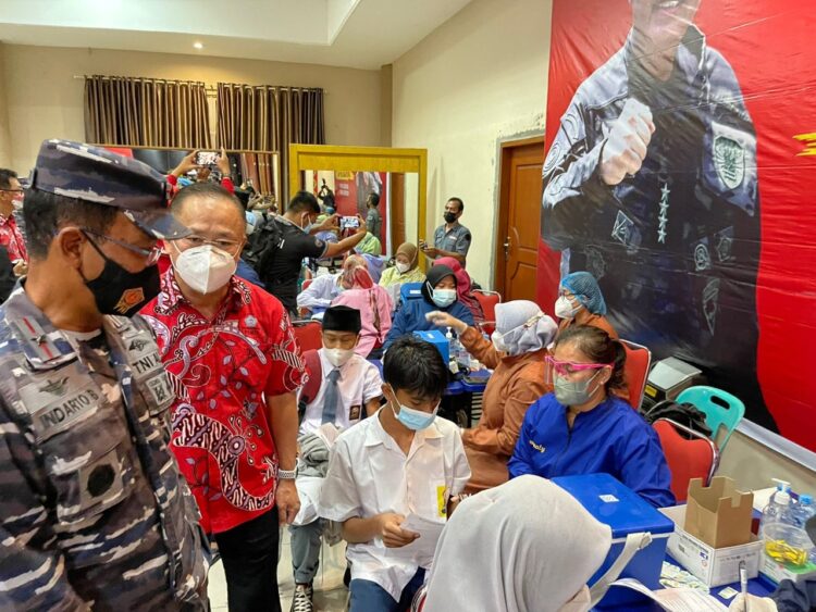 Danlantamal IV Tinjau Pelaksanaan Vaksin Covid-19 Untuk Pelajar Di Batam