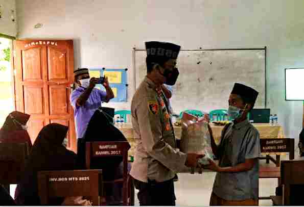 Kunjungi Ponpes Binjai, Kapolres Himbau Pentingnya Prokes dan Vaksinasi