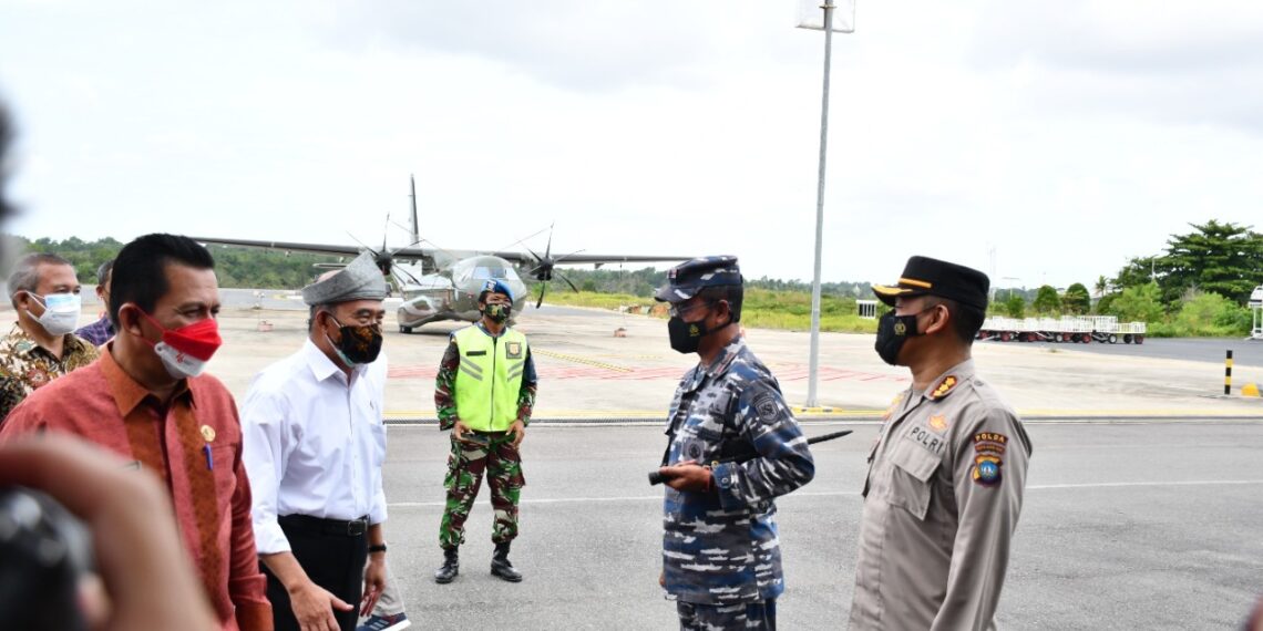 Danlantamal IV Sambut Kedatangan Menko Bidang PMK RI Di Bandara RHF Tanjungpinang