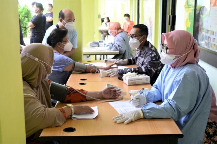 Tidak Kenal Lelah, TNI AL Lantamal IV Terus Lakukan Serbuan Vaksin Covid-19 Masyarakat Maritim