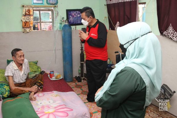 Blusukan Saat Libur, Gubernur Pastikan Bantuan Tepat Sasaran