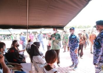 Ke Batam, Gubernur Tinjau Vaksinasi di Lanud Hang Nadim