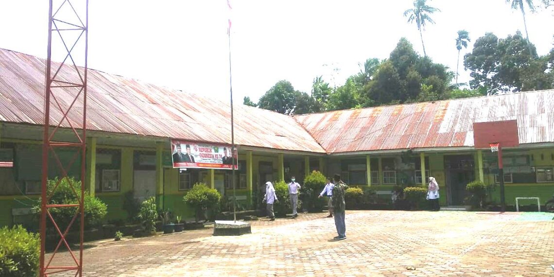 Kepsek MAN 3 Nagari Aur Melintang Disiplin Kepada Peserta Didik