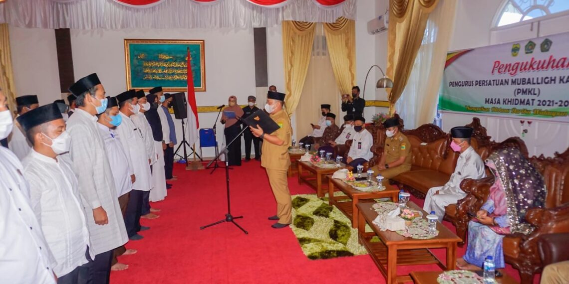 Nizar Lantik & Kukuhkan Persatuan Mubaligh Kabupaten Lingga