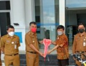 Bupati  Natuna Serahkan  1 Unit Motor Dinas Kepada BPN Natuna
