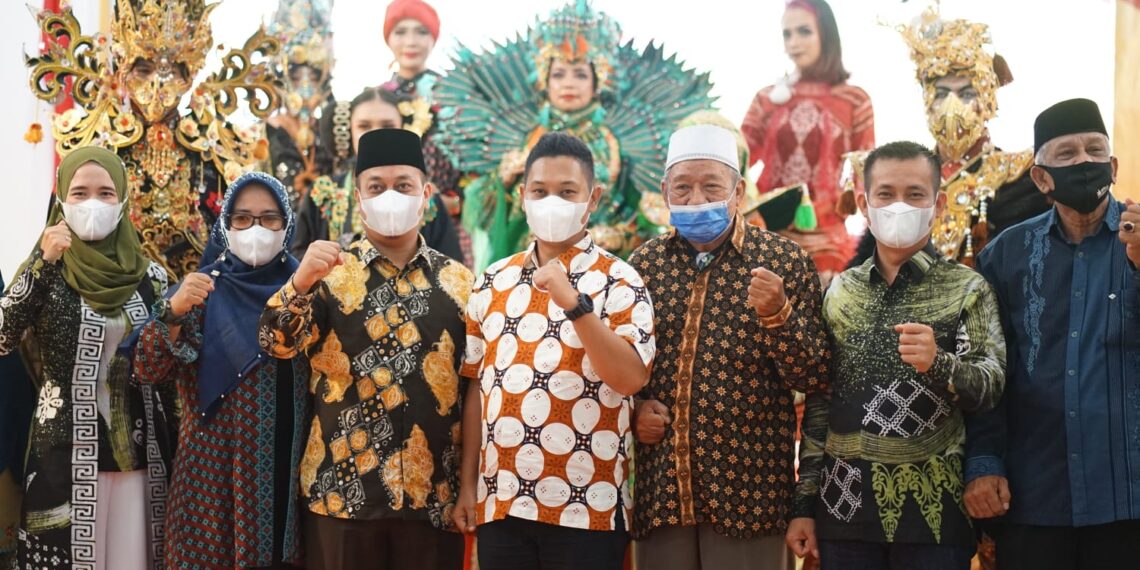 Dikukuhkannya Pengurus Dekranasda Lingga, Bupati Harap Agar Berinovasi