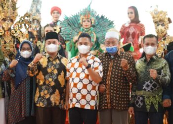 Dikukuhkannya Pengurus Dekranasda Lingga, Bupati Harap Agar Berinovasi