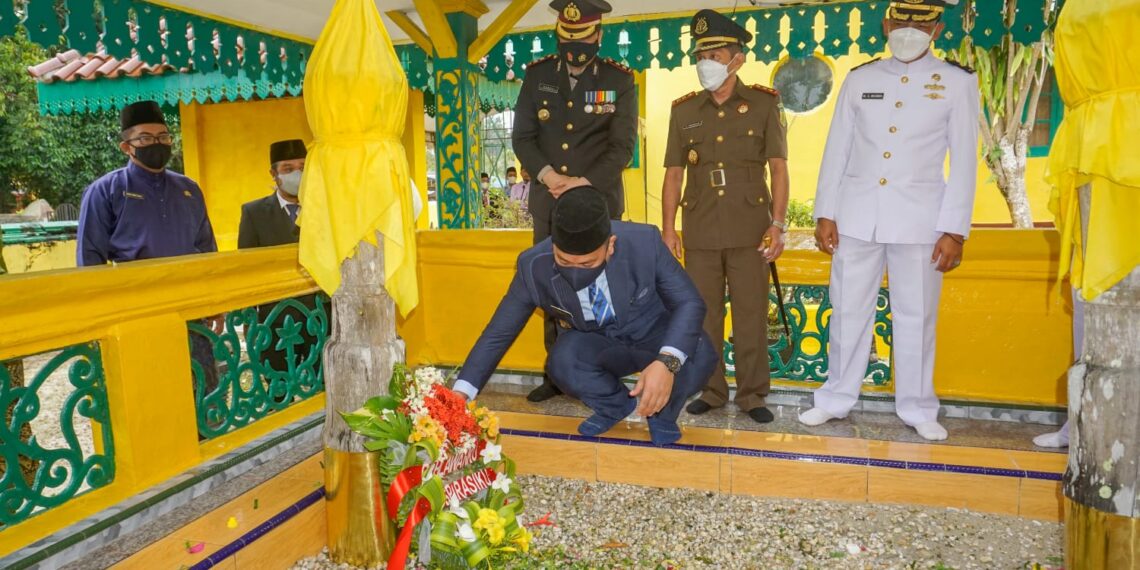 Pemkab Lingga Peringati Hari pahlawan Nasional Usai Acara Nizar Ziarahi Makan Pahlawan SMRS