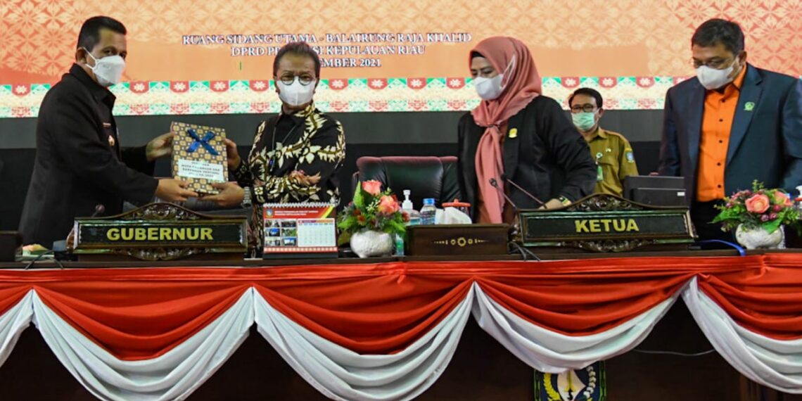 Rapat Paripuna DPRD Kepri Sahkan APBD Tahun Anggaran 2022