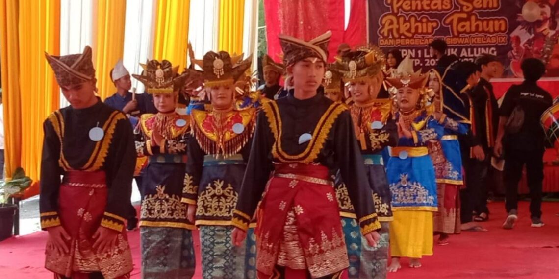 SMPN 1 Lubuk Alung Gelar Pentas Seni Pengujung Tahun 2021