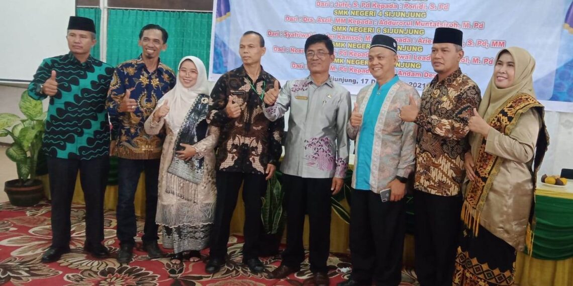 Camat Padang Sago Serahterimakan Sekaligus Tiga Walinagari