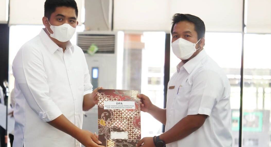 Serahkan DPA-SKPD TA 2022, Plt Bupati Bintan Minta SKPD Prioritaskan Program Pemulihan Ekonomi.