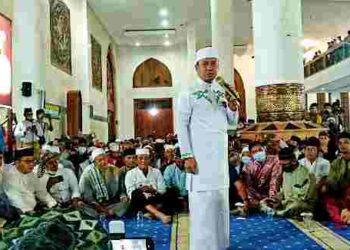 Ustadz Das’at Latif Suruh Bupati Wan Siswandi Benahi Sound System Masjis Agung Natuna