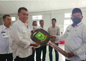 Bupati Natuna Serahkan Mobil Bumdes  dan Puskel Subi