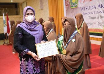 TP PKK Kepri Apresiasi Wisuda Akbar Tahfidz Ponpes Darussilmi