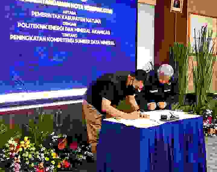 Bupati Natuna Tandatagani MoU Bersama PEM Akamigas.