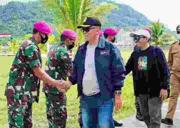 Bupati Wan Siswandi Kunjungi Pos TNI di Pulau Sekatung