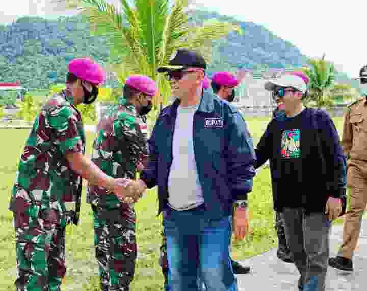 Bupati Wan Siswandi Kunjungi Pos TNI di Pulau Sekatung