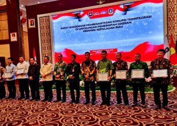 Selesaikan Sertifikat Tanah Bupati Terima 2 Penghargaan Dari KPK