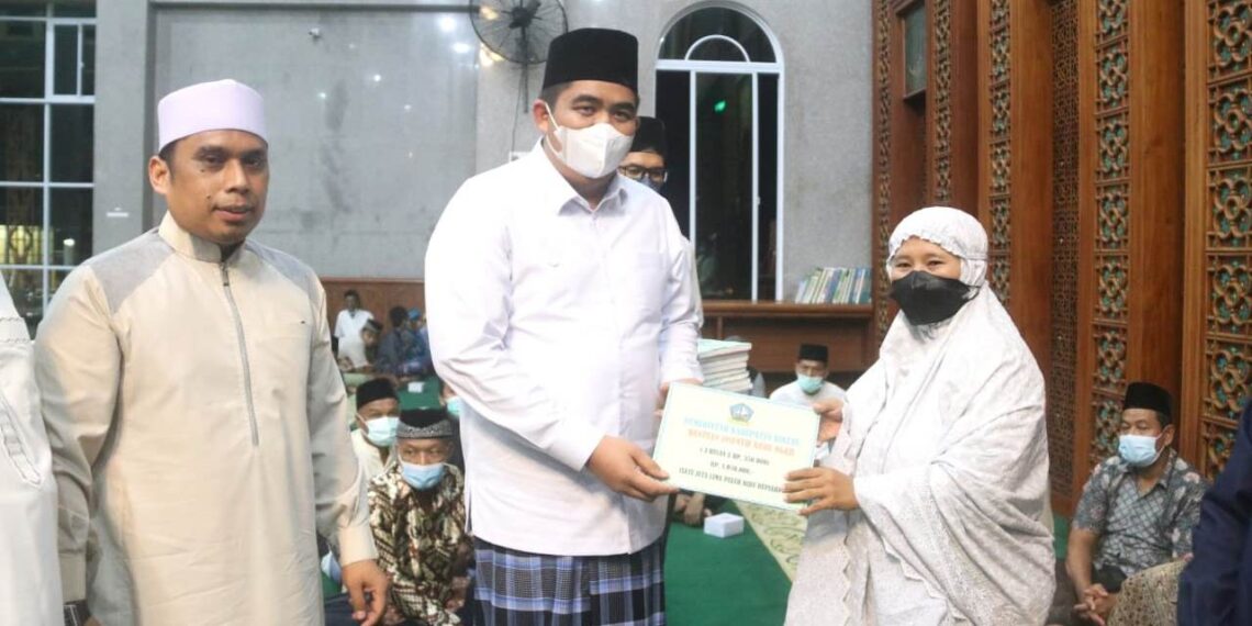 Roby Ajak Masyarakat Memakmurkan Masjid Pada  Acara Nuzul Qur’an di Mesjid Baitul Makmur