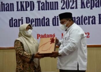 Perwakilan BPK Sumbar Apresiasi Bupati Suhatri Bur Serahkan LKPD tahun 2021 Lebih Awal
