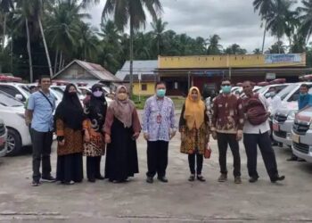 Kadinkes Padang Pariaman, dr. H. Aspinudin Periksa Kelengkapan Ambulance