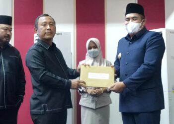 Roby Hadiri Rapat Paripurna DPRD Penyampaian Pandangan Umum LKPJ Bintan