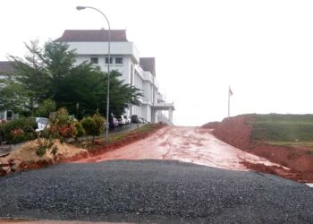 Lapangan Depan Kantor Gubernur Kepri Disulap Untuk Parkir Aura Gedung Akan Jadi Indah