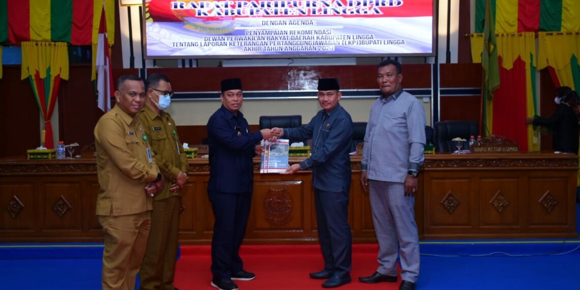 Sidang Paripurna Laporan Pansus DPRD Kabupaten Lingga LKPJ Bupati Lingga Tahun Anggaran 2021
