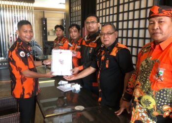 Neko Wesha Pawelloy Sah Kembalikan Formulir Sebagai Calon Ketua MPW PP Kepri
