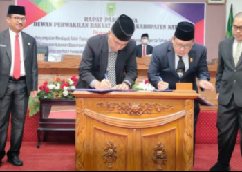 Ketua DPRD Natuna Pimpin Paripurna Tiga  Agenda Sekaligus