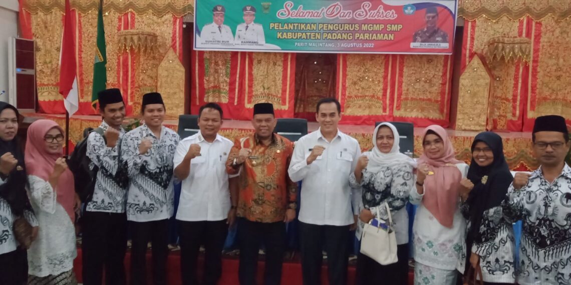 Wabup Rahmang, Lantik Kepengurusan MGMP SMP se Kabupaten Padang Pariaman
