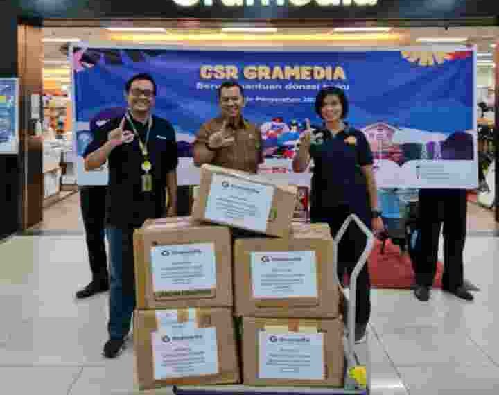 GRAMEDIA BATAM MENYERAHKAN CSR BUKU UNTUK PERPUSTAKAAN DAERAH NATUNA.