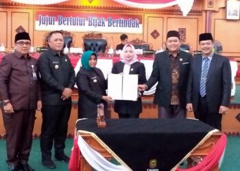 DPRD Paripurnakan Ranperda  Setujui Menjadi Perda APBDP Kota Tanjungpinang Tahun 2022
