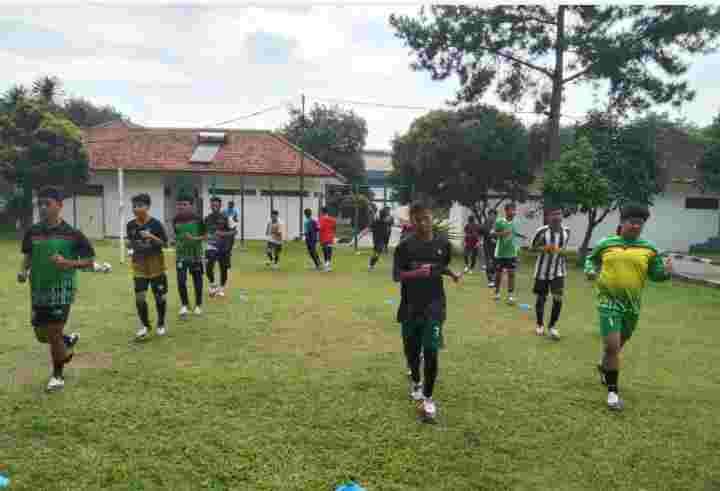 DUA PELAJAR NATUNA MENGIKUTI LIGA SANTRI PSSI PIALA KASAD TAHUN 2022 DiI BANDUNG