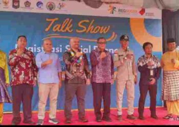 Asisten III  Natuna Resmi Buka Talk Show Regsosek di Desa Sungai Hulu