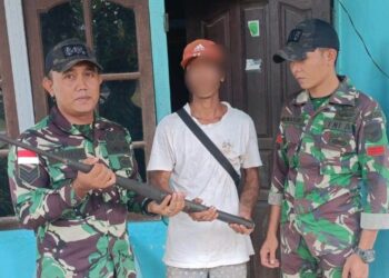 Warga Serahkan Secara Sukarela 1 Pucuk Senpi Rakitan Kepada Satgas Pamtas RI-MLY Yonif 645/Gardatama Yudha
